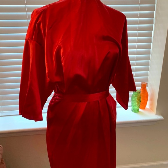 Red Silk Robe - Picture 4 of 4
